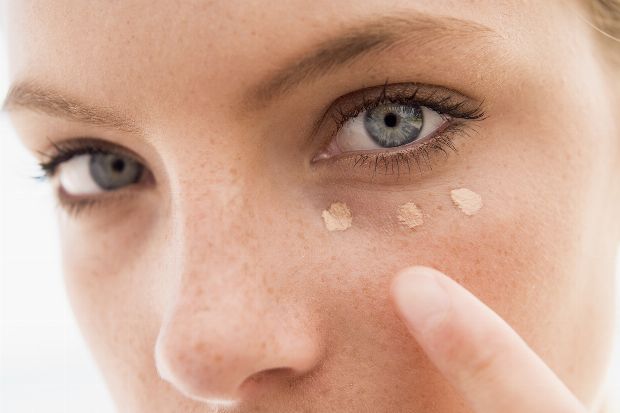Grundierung vor dem Make Up