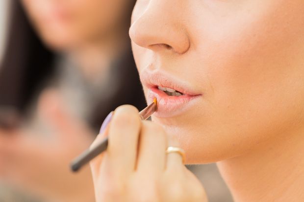 Lippen im Nude Look schminken