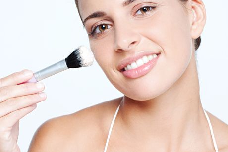 Puder als Fixierung für das Make-up