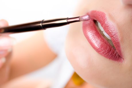 Rouge anstelle von Lippenstift