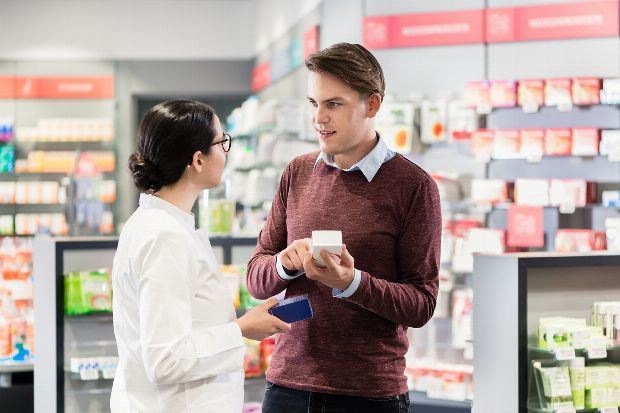 Gerne geben Apotheker Beratung zu vorhandenen Salben und Tinkturen sowie deren Anwendung Gerne geben Apotheker Beratung zu vorhandenen Salben und Tinkturen sowie deren Anwendung