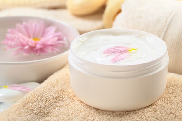 Handpflege durch Handcreme Handpflege durch Handcreme