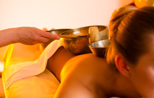 Entspannung bei einer Klangschalenmassage Entspannung bei einer Klangschalenmassage