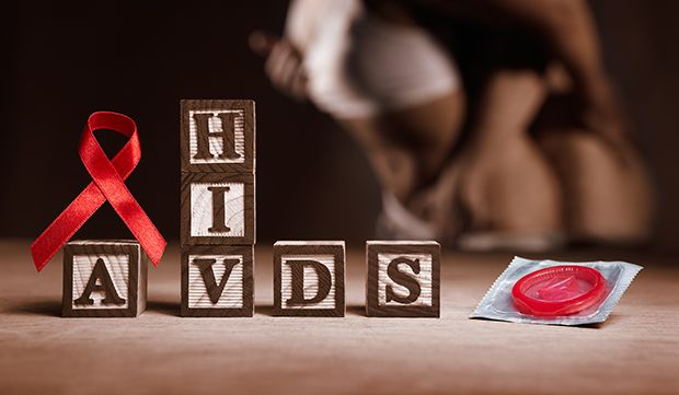 Eine HIV-Infektion kann zu AIDS übergehen.
