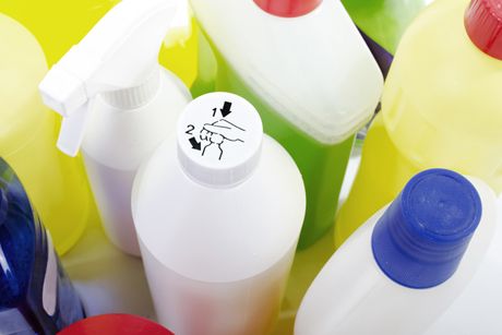 Erste Hilfe bei Vergiftung durch Haushaltsreiniger